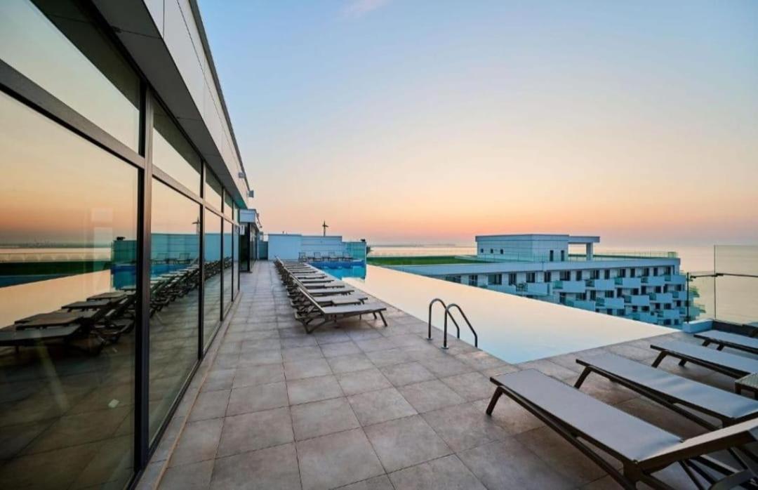 Alee Infinity Pool & Spa Apartment Navodari Exterior photo