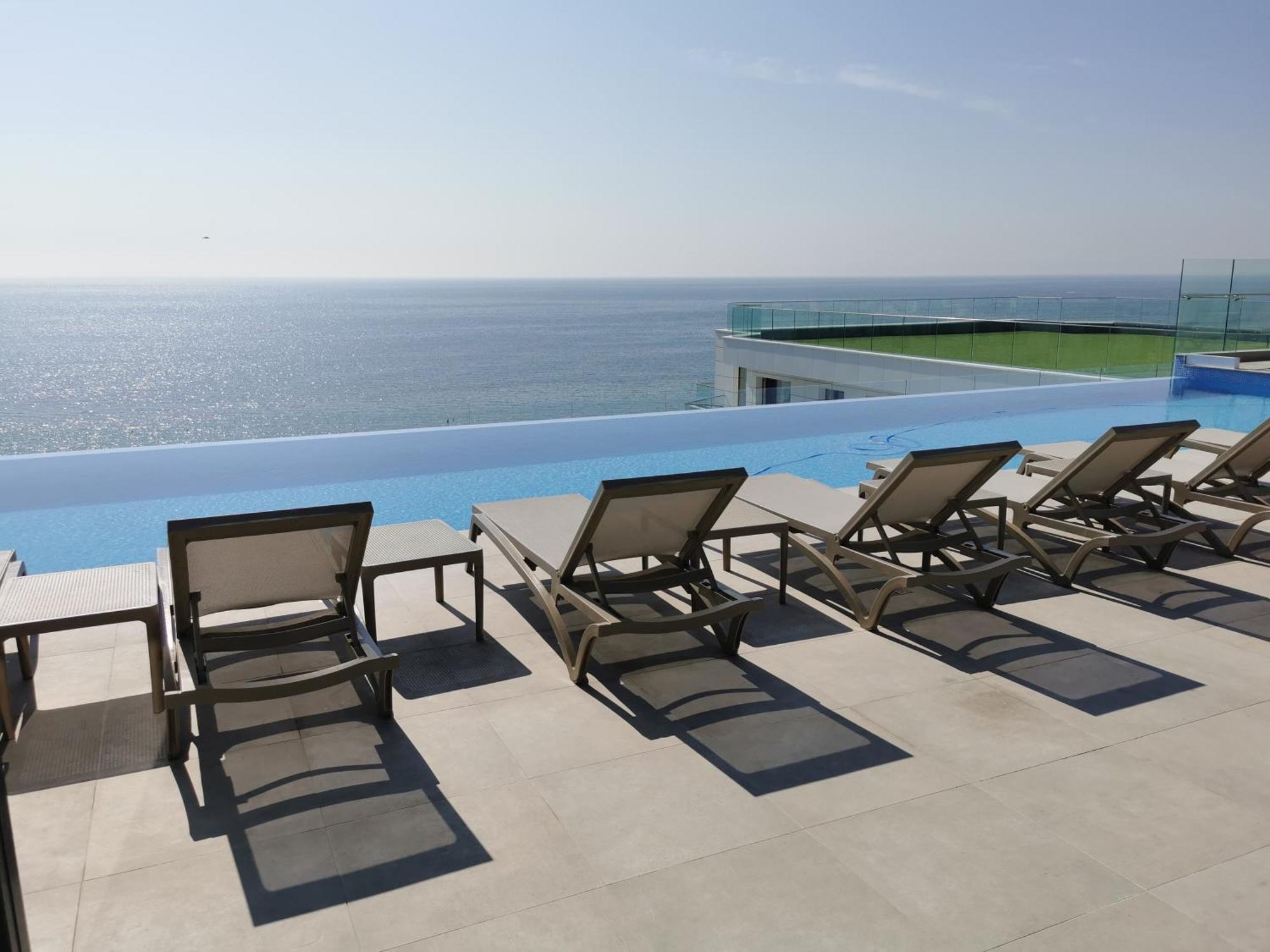 Alee Infinity Pool & Spa Apartment Navodari Exterior photo